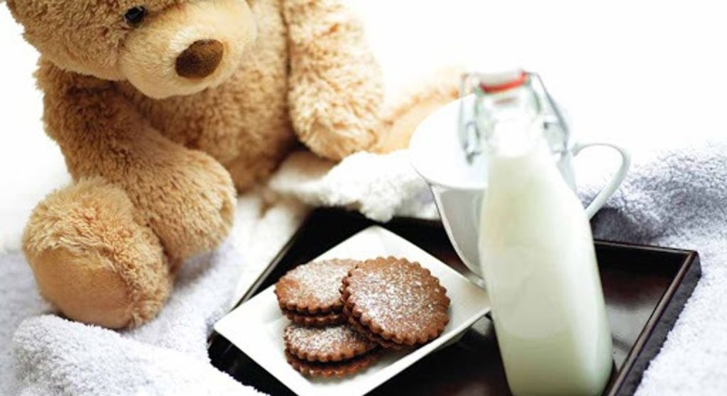 KIDS AMENITIES Cookies and Milk